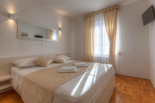 B&B L.D, Book Bed and Breakfast Stinjan Pula Riviera
