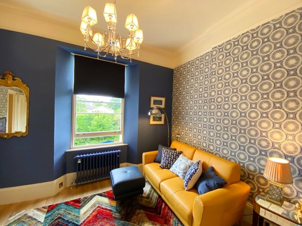 Muntham Holiday Apartments & Town House