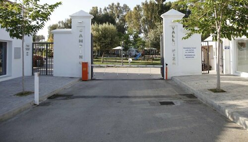Camping Valle Niza Playa, Забронировать Кемпинг Отели Лос-Пуэртас с парковкой, Парковка