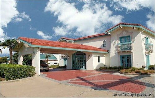 La Quinta Inn Clute Lake Jackson, Varaa Hotelli Lake Jackson Houston