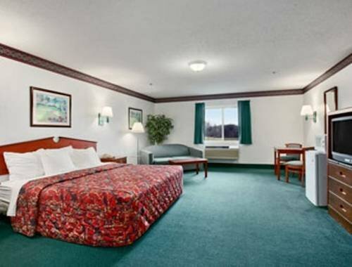 Days Inn - Clare