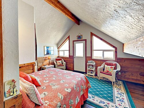 13610 S Coast Hwy Home 2 Bedrooms 1.5 Bathroom Home, Забронировать Дом для отпуска Отели Оттер-Рок с парковкой, Парковка