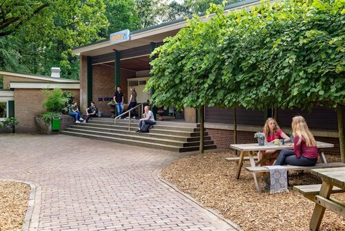 Stayokay Hostel Apeldoorn, Reserva ahora Hostal o pensión Hoteles en Güeldres con aparcamiento, Aparcamiento