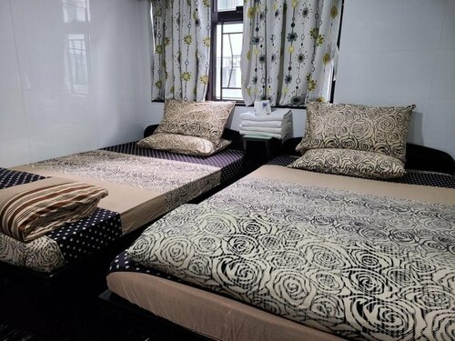 Hostel 16 RECEPTION 24 HOUR Block E 10th floor CHUNG KING MANSION TSIM SHA TSUI KOWLOON, Забронировать Хостел Яучимвон Гонконг, рядом с Beverley Commercial Centre