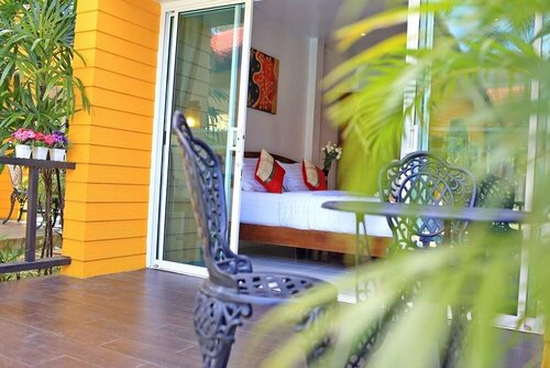 Peace Blue Naiharn Naturist Resort Phuket SHA Extra Plus, Забронировать Курортный отель Отели Раваи 3 звезды, 3*