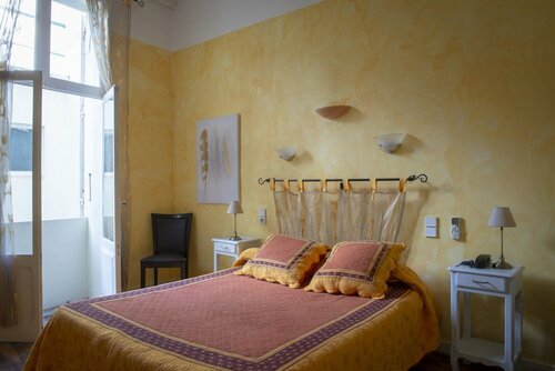 Hotel Du Forum, Забронировать Отель Отели Камарг с завтраком, Завтраки
