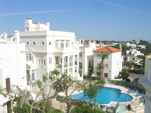Old Village Area and close to all amenities, Overlooking Golf Course, Забронировать Вилла Отели Куартейра с бассейном, Бассейн