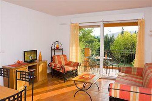 Le Domaine de Figuière, Забронировать Отель Сент-Максим Mimosa Road