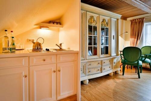 Hotel und Restaurant Jörg Müller, Забронировать Отель Отели Вестерланд с парковкой, рядом с Фридрихштрассе, Парковка