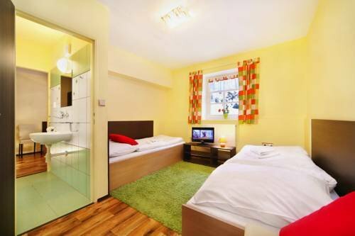 Hotel Hradec, Забронировать Отель Отели Шпиндлерув-Млин 3 звезды, рядом с Svatý Petr - TS2, 3*