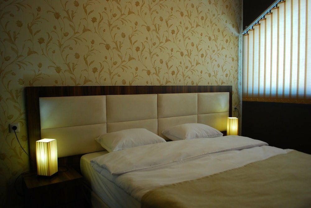 Apart Hotel West