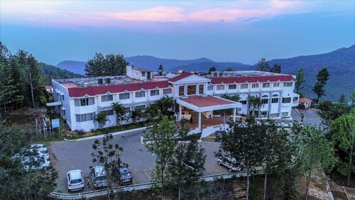 Grand Palace Hotel & Spa, Book Ferieresort Hoteller i Yercaud med pool, Swimmingpool