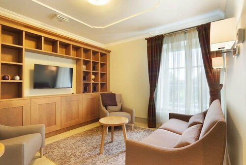 Hämeenkylän Kartano, Забронировать Отель Вантаа 