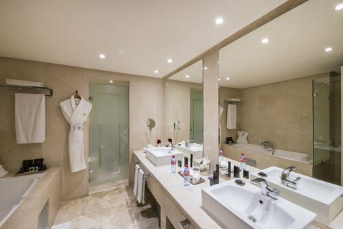 DoubleTree By Hilton Casablanca City Center, Забронировать Отель Бизнес-отели Касабланки, рядом с Центральный рынок Касабланки, 4* 5*
