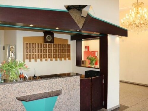 Hotel Zur Rebe, Забронировать Отель Хоххайм-ам-Майн земля Гессен