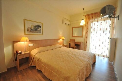 Saronis Hotel, Забронировать Отель Отели Древнего Эпидавр с парковкой, Парковка