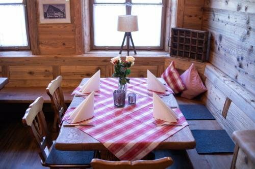 Hotel zum Hirsch, Забронировать Отель Вертинген Bavarian Swabia
