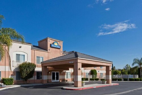 Days Inn by Wyndham Lathrop, Rezerwuj Hotel Hotele w Lathrop z Parkingiem, Parking