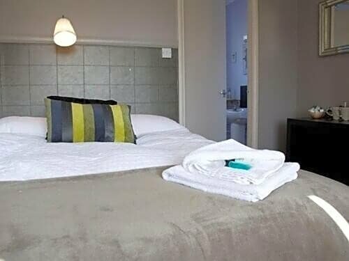 The Eltisley, Book Hotel St Neots Cambridgeshire