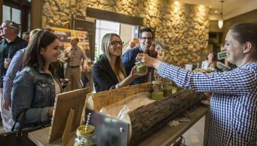 Holiday Inn Express & Suites Tremblant by IHG, Забронировать Отель Отели Мон-Трамблан 4 звезды, рядом с Golf le Geant, 4*