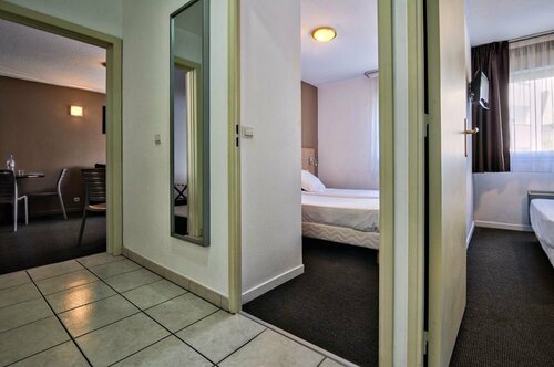Comfort Aparthotel Les Hauts dAnnecy, Забронировать Апарт-отель Отели Озера Анси с бассейном, Бассейн