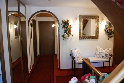 Hotel - Pension - Heidelberg inkl. Chiemgaukarte, Забронировать Отель Рупольдинг Chiemgau, рядом с Поле для диск-гольфа в Рупольдинге