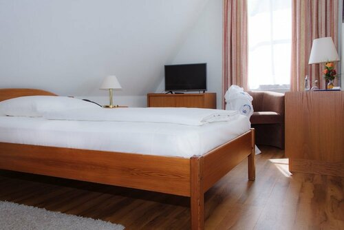 Hotel Deutscher Kaiser, Забронировать Отель Отели Травемюнде с парковкой, Парковка