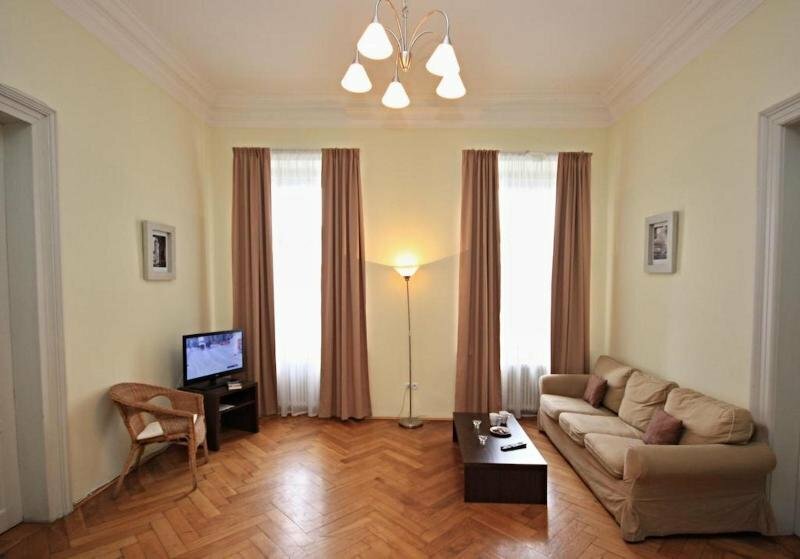 Riverside Palace Apartments