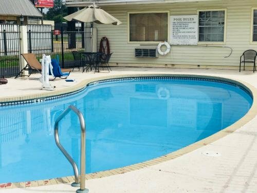 Alexandria Inn, Book Mini-hotel Hoteller i Missouri med pool, Swimmingpool