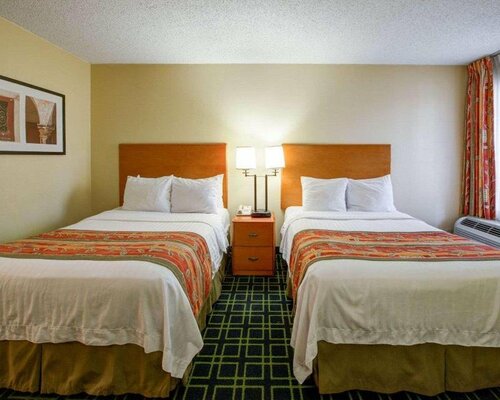Quality Inn Placentia Anaheim Fullerton, Забронировать Отель Отели Фуллертон с завтраком, рядом с Международный университет Хоуп, Завтраки