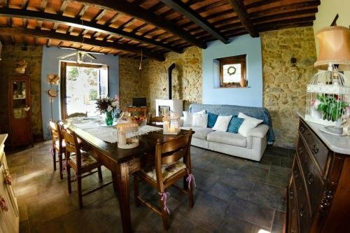 Podere LIstrice, Забронировать Отель Масса-э-Коцциле Тоскана
