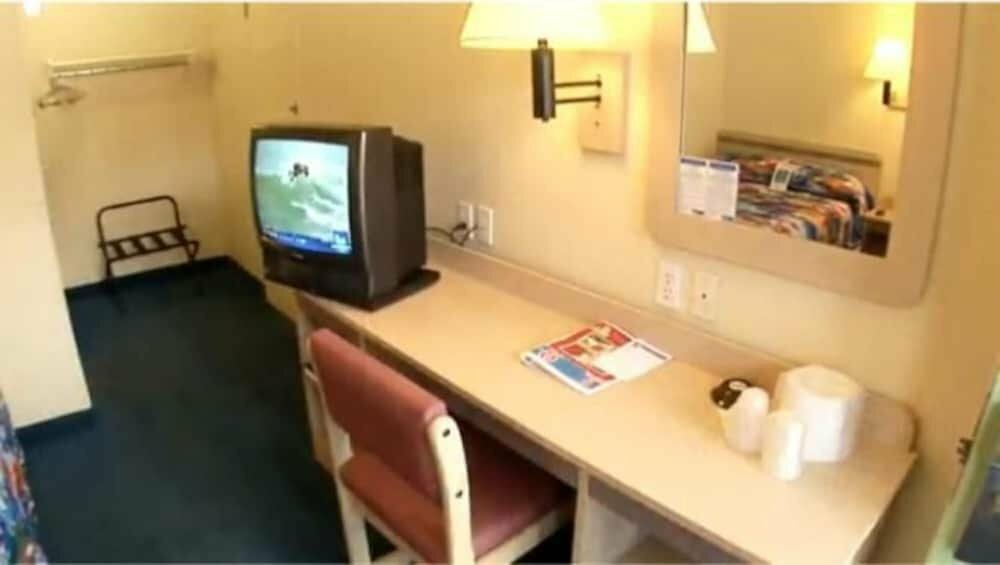 Motel 6 Reno - Livestock