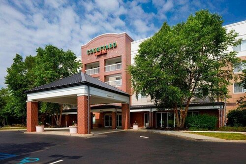 Courtyard Edison Woodbridge, Varaa Hotelli Edison North Jersey