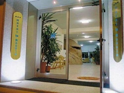Hotel La Roccia, Забронировать Отель Отели в центре Палау с завтраком, отели в центре Палау с завтраком