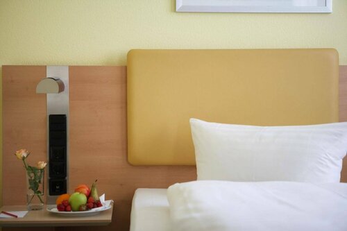 IntercityHotel Hamburg Hauptbahnhof, Забронировать Отель Бизнес-отели Гамбурга, рядом с Озера Бинненальстер и Ауссенальстер, 4* 5*