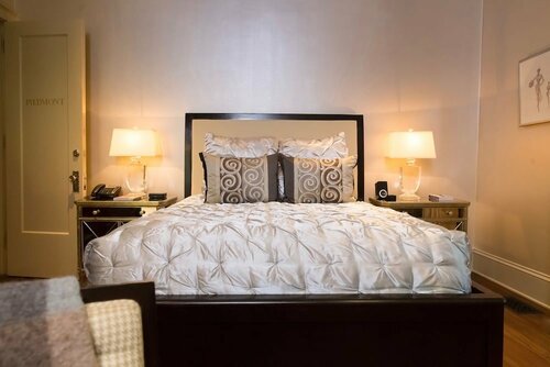 Stonehurst Place Bed & Breakfast, Забронировать Отель Отели и гостиницы Атланта, рядом с Центр искусств Вудраффа, Отель