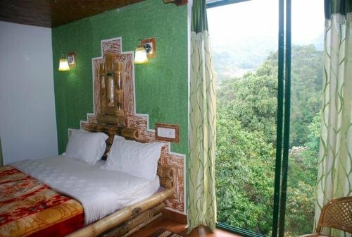 Wild Elephant Eco-Friendly Resort, Varaa Lomakeskus Hotellit New Delhi uima-altaalla, Uima-allas