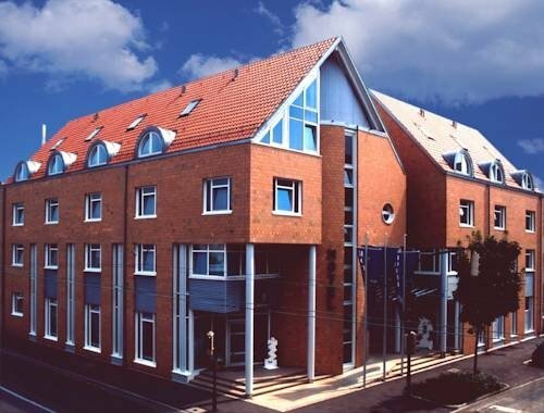 Hotel am Schillerpark, Забронировать Отель Эслинген-на-Неккаре Эслинген, рядом с Haaga Schokoladen