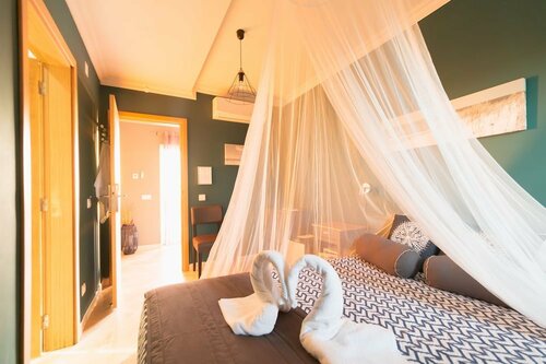 HI Arrifana Destination Hostel, Забронировать Хостел Алжезур Побережье Висентина