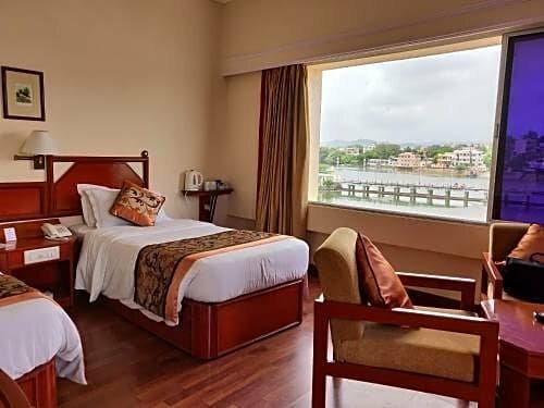 Rajdarshan - A Lake View Hotel in Udaipur, Rezerwuj Hotel Hotele w Rajasthan z basenem, Basen