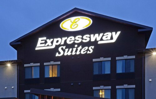 Comfort Inn & Suites Grand Forks near Alerus Center, Забронировать Отель Отели и гостиницы Гранд-Форкс, рядом с Splasher's of the South Seas, Отель