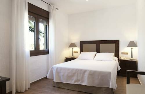 Hotel Antonio Zahara, Забронировать Отель Отели Саара-де-лос-Атунес с бассейном, Бассейн
