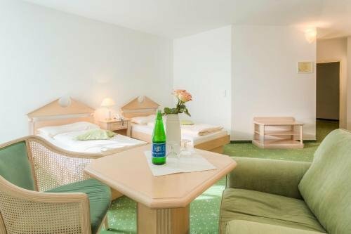 Kurhotel Leonardo, Rezervați Hotel Hoteluri în Waldviertel cu piscină, Piscină