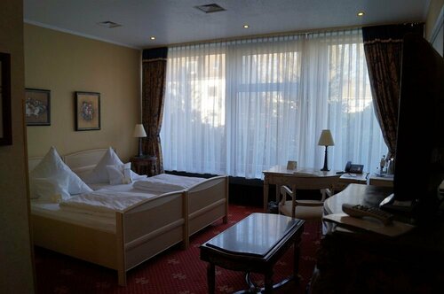 Parkhotel FRITZ am Brunnen, Забронировать Отель Швельм Северный Рейн-Вестфалия