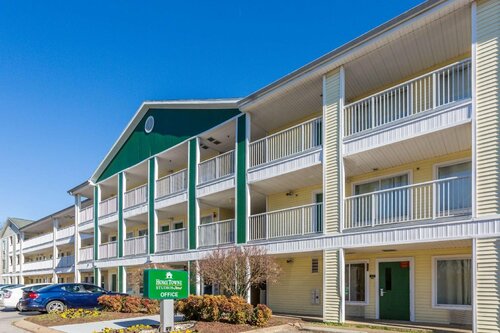 HomeTowne Studios Nashville - Airport/ Briley Pkwy, Забронировать Отель Отели Теннесси с парковкой, Парковка
