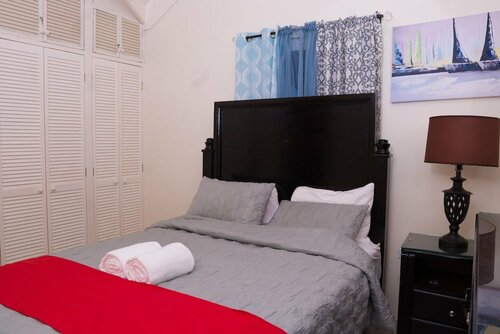 Ocho Rios Getaway Villa at Draxhall, Забронировать Вилла Отели Очо-Риос с парковкой, Парковка
