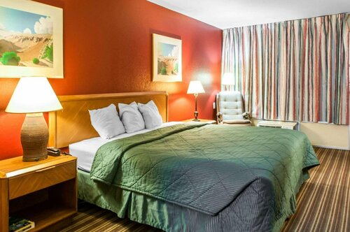 Rodeway Inn East Albuquerque, Забронировать Отель Альбукерке Нью-Мексико