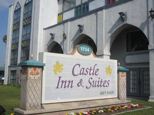 Castle Inn and Suites Anaheim, Забронировать Отель Отели Анахайм с парковкой, рядом с Парк Диснейленд, Парковка