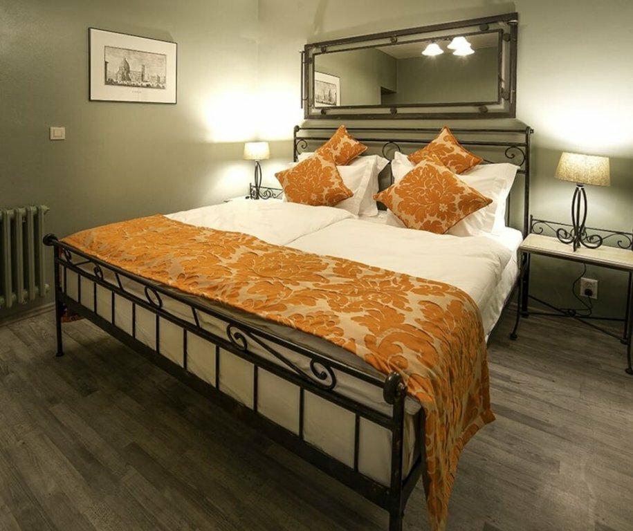 Black Star Suites