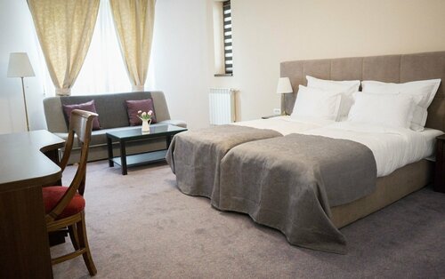 Nest, Boek Hotel Drobeta-Turnu Severin Mehedinti